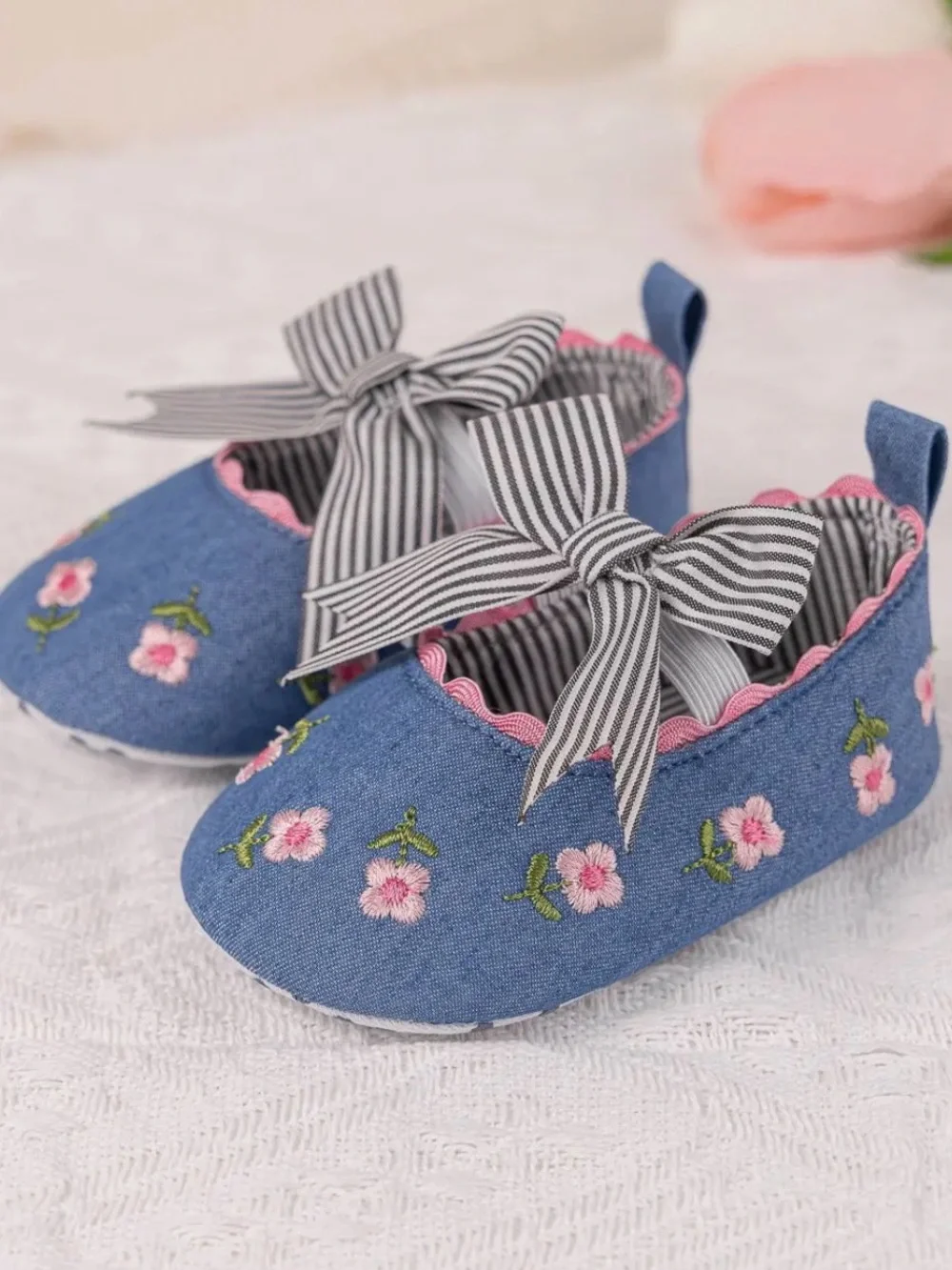 Embroidered Girls Baby Shoes With Front Bow